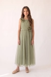 Take_the_girl_in_the_reference_photo_and_make_her_-1793211232506.png